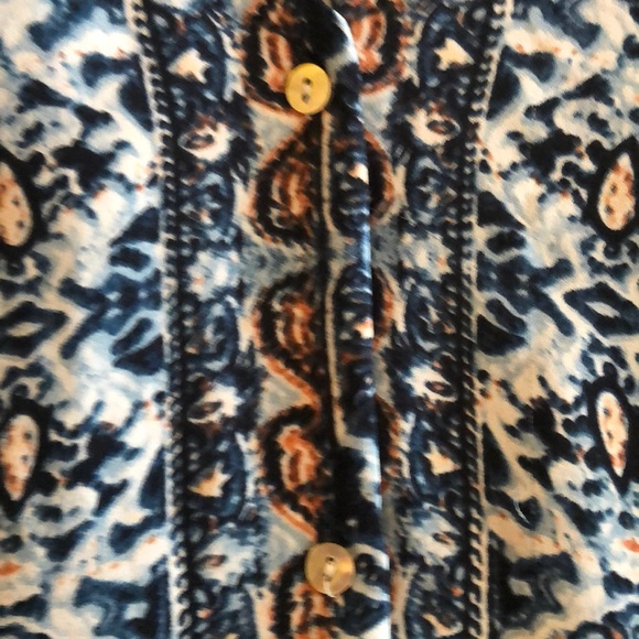 Pretty button down blouse - Picture 4 of 8